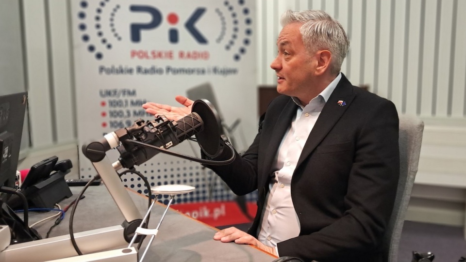 Wiceprzewodniczący Nowej Lewicy Robert Biedroń w studiu Polskiego Radia PiK w Bydgoszczy/fot. Magdalena Gill