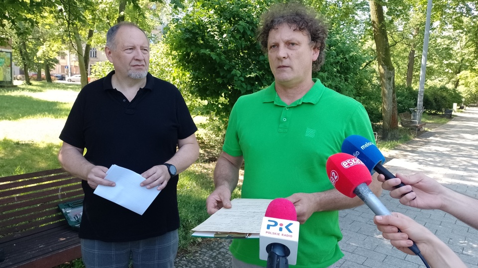 O nadmiernym koszeniu trawy w Toruniu mówili działacze partii Zieloni/fot: Michał Zaręba