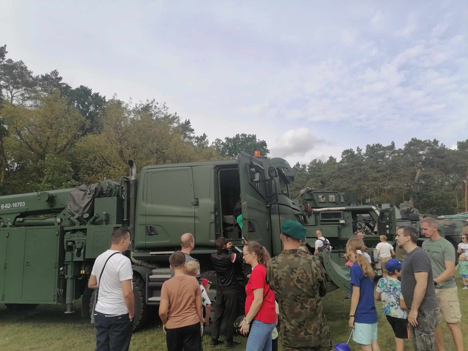 Podczas pikniku będzie można zobaczyć sprzęt wojskowy. Na zdjęciu: festyn militarny z okazji piątych urodzin 8. Kujawsko-Pomorskiej Brygady Obrony Terytorialnej, zdjęcie ilustracyjne/Monika Siwak, archiwum