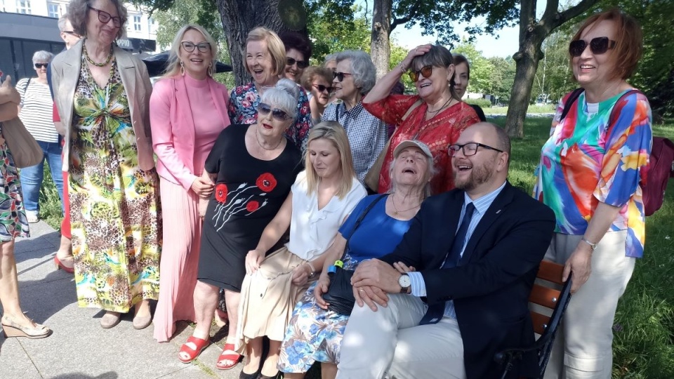 Odsłonięcie Ławeczki Seniorów na placu 4 Czerwca w Toruniu/fot. Monika Kaczyńska