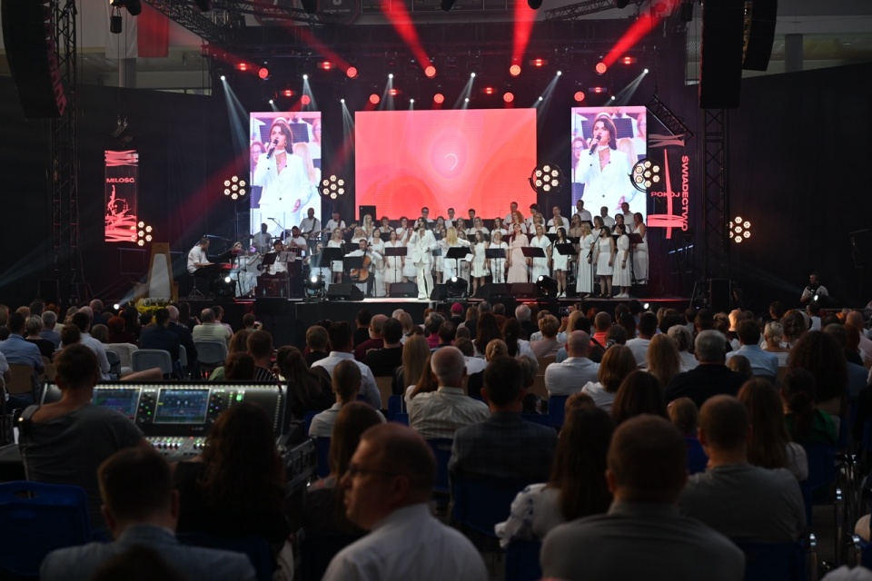 Koncert „Ciągle żywy” w SISU Arenie w Bydgoszczy/fot. diecezja.bydgoszcz.pl