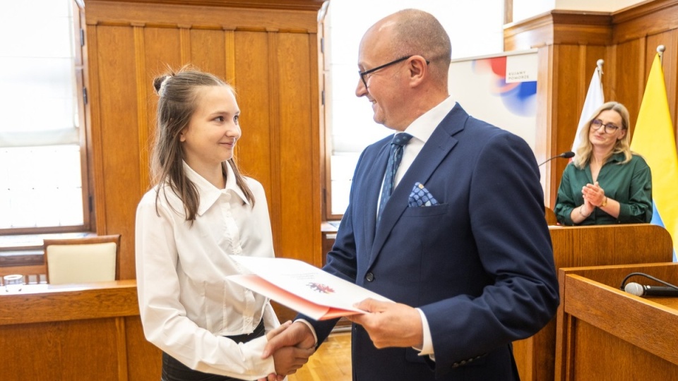 Wręczenie nagród w konkursie „Mój ojciec-jak dobrze być razem!”/fot. Szymon Zdziebło/tarantoga.pl dla UMWKP