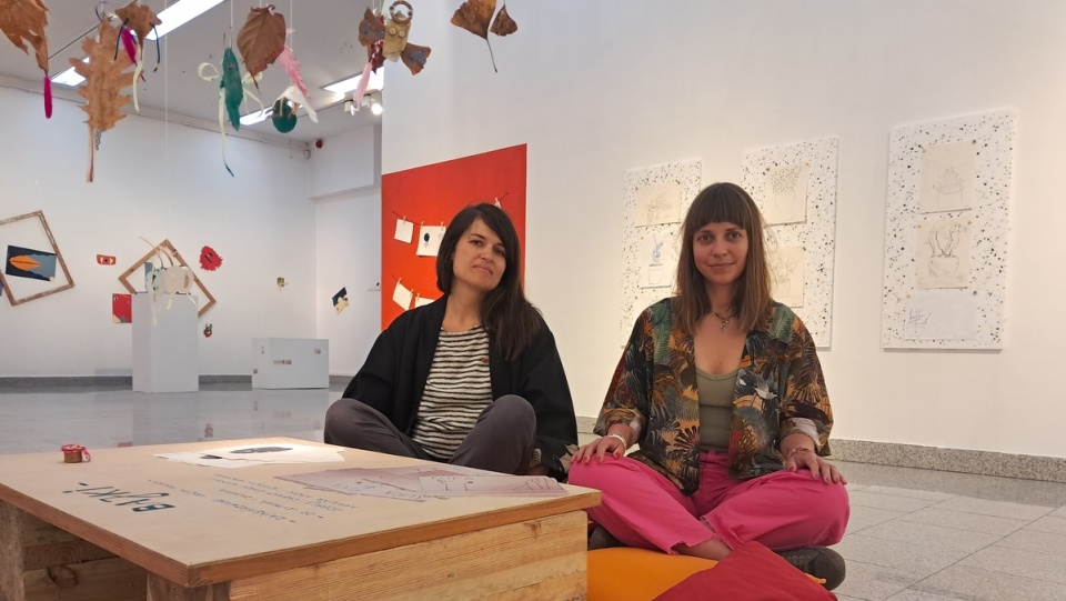 Artystyczny projekt prowadzą kuratorki bwa: Karolina Pikosz (z prawej) i Agnieszka Gorzaniak/fot. Bogumiła Wresiło