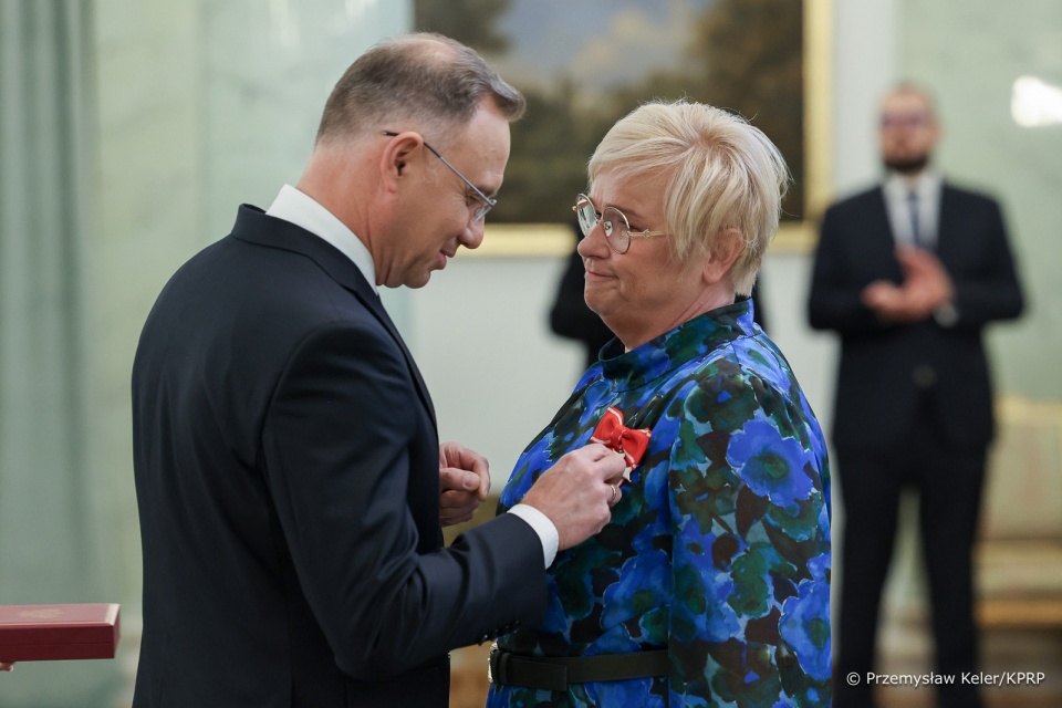 Podczas czwartkowej uroczystości w Pałacu Prezydenckim Andrzej Duda odwołał - i odznaczył - szefową Kancelarii Prezydenta RP Grażynę Ignaczak–Bandych/fot. Przemysław Keler/KPRP