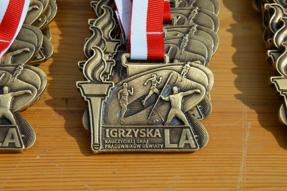 Medale dla zawodników biorących udział w zmaganiach/fot. Patryk Głowacki