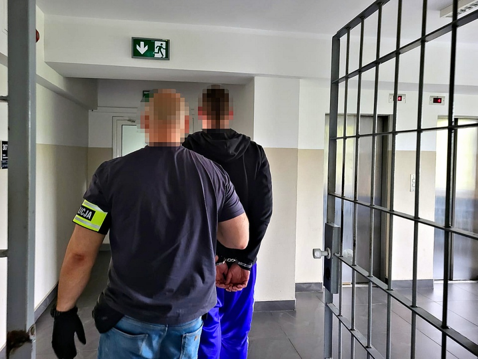 40-latek usłyszał zarzut usiłowania rozboju z użyciem noża. Grozi mu nawet do 20 lat więzienia, ale nie mniej niż trzy lata/fot. KMP w Toruniu
