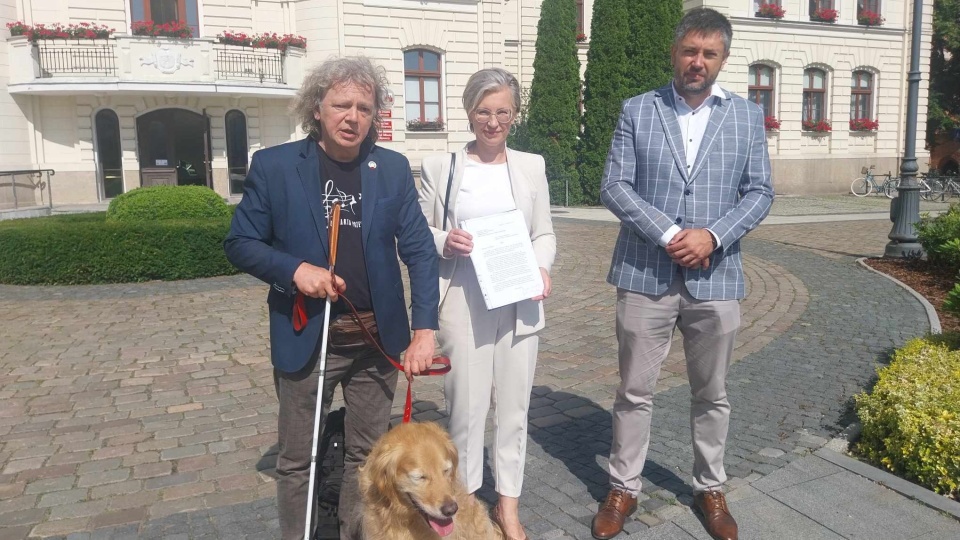 Działacze Bydgoskiej Prawicy i prezes Światłowni Grzegorz Dudziński apelowali do minister kultury o dofinansowanie dotychczasowych festiwali/fot: Jolanta Fischer