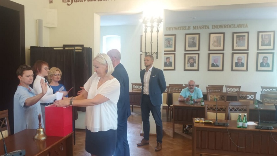 Głosowanie nad odwołaniem przewodniczącego Rady Miejskiej i jego zastępcy/fot. Marcin Glapiak