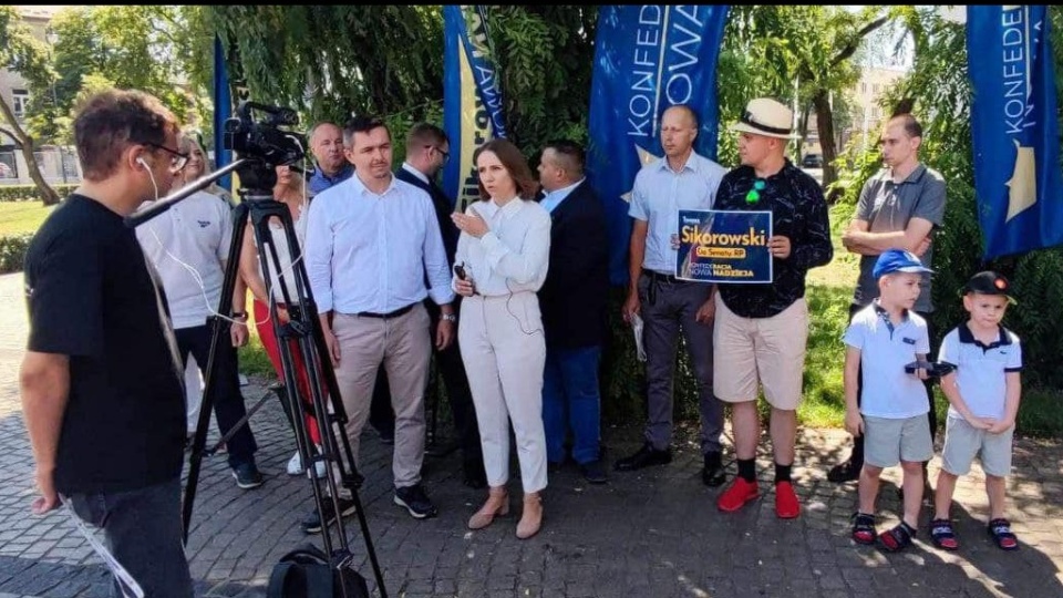 Wspólna konferencja europoseł Bryłki i Tomasza Sikorowskiego we Włocławku/fot. Tomasz Sikorowski - osoba publiczna, Facebook