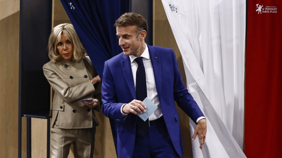 Prezydent Francji Emmanuel Macron oświadczył, że potrzebne jest zjednoczenie się „demokratyczne i republikańskie”/fot: PAP, Yara Nardi