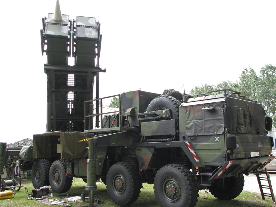 – Stany Zjednoczone pozostają naszym głównym partnerem zagranicznym w zakresie modernizacji Sił Zbrojnych RP, m.in. poprzez pozyskiwanie systemów Patriot i Himars, czołgów Abrams czy samolotów F-35 – przekazało MON. Na zdjęciu: bateria Patriot niemieckiej Bundeswehry/fot. ilustracyjna, Darkone - Praca własna, CC BY-SA 2.5 (Wikipedia)