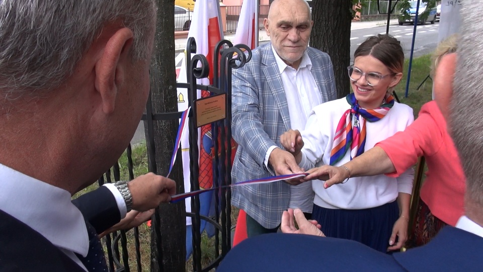 Młody dąb promuje stary Fordon w Alei Ossolińskich (fot. Janusz Wiertel)