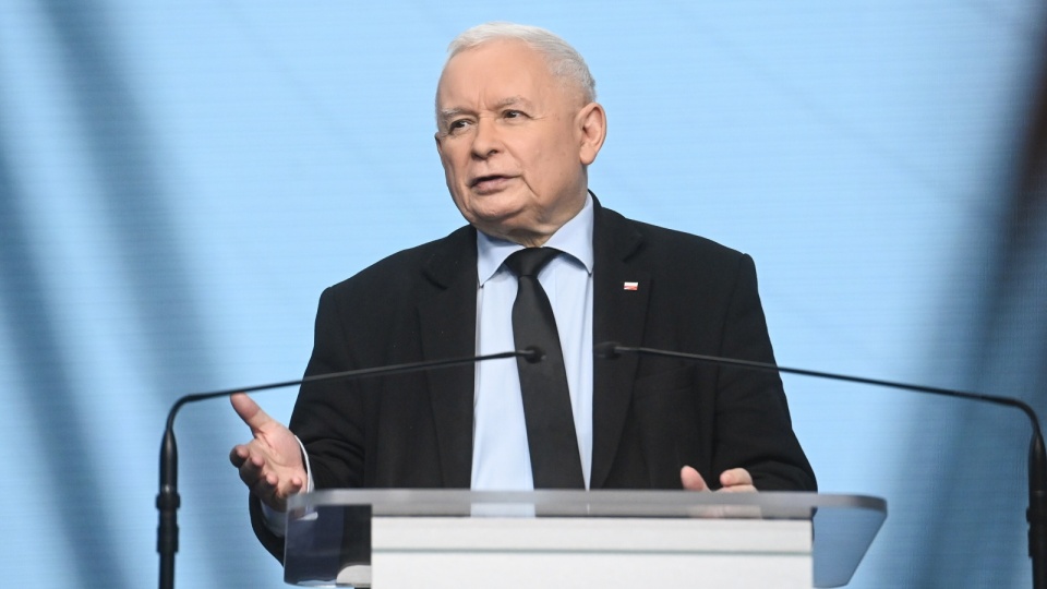 Prezes PiS Jarosław Kaczyński podczas konferencji prasowej w siedzibie Prawa i Sprawiedliwości przy ul. Nowogrodzkiej w Warszawie/fot. Piotr Nowak, PAP