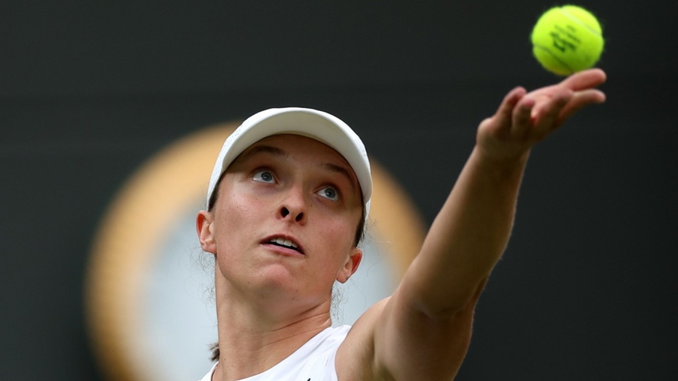 Iga Świątek awansowała do trzeciej rundy Wimbledonu. Liderka rankingu wygrała z Chorwatką Petrą Martic 6:4, 6:3/fot: PAP, Adam Vaughan