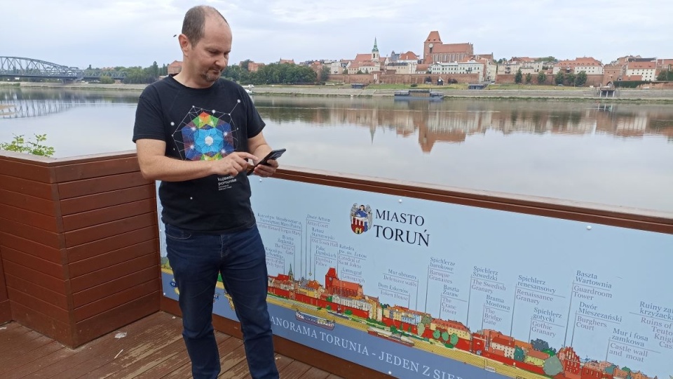 Do korzystania z aplikacji zachęca Rafał Frąckiewicz z KPOT-u/fot. Monika Kaczyńska