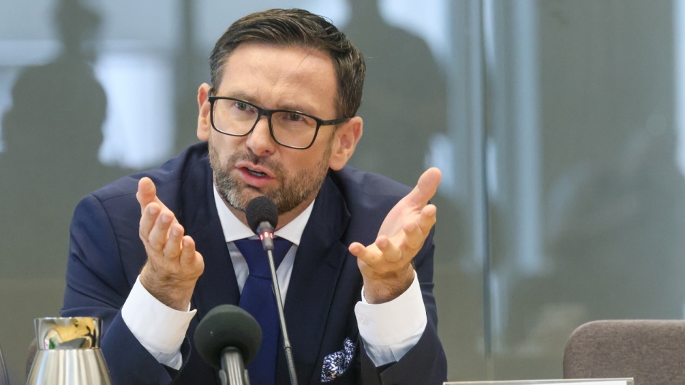 Wezwany w charakterze świadka, były prezes Orlenu, europoseł PiS Daniel Obajtek zeznaje przed sejmową komisją śledczą ds. afery wizowej/fot./Leszek Szymański, PAP