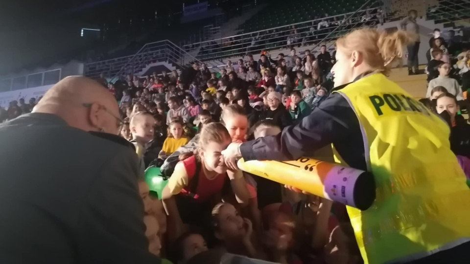 Wydarzenie „Bezpieczeństwo ze św. Mikołajem” zorganizowały Caritas Diecezji Bydgoskiej i Komenda Wojewódzka Policji w Bydgoszczy/fot. Monika Siwak