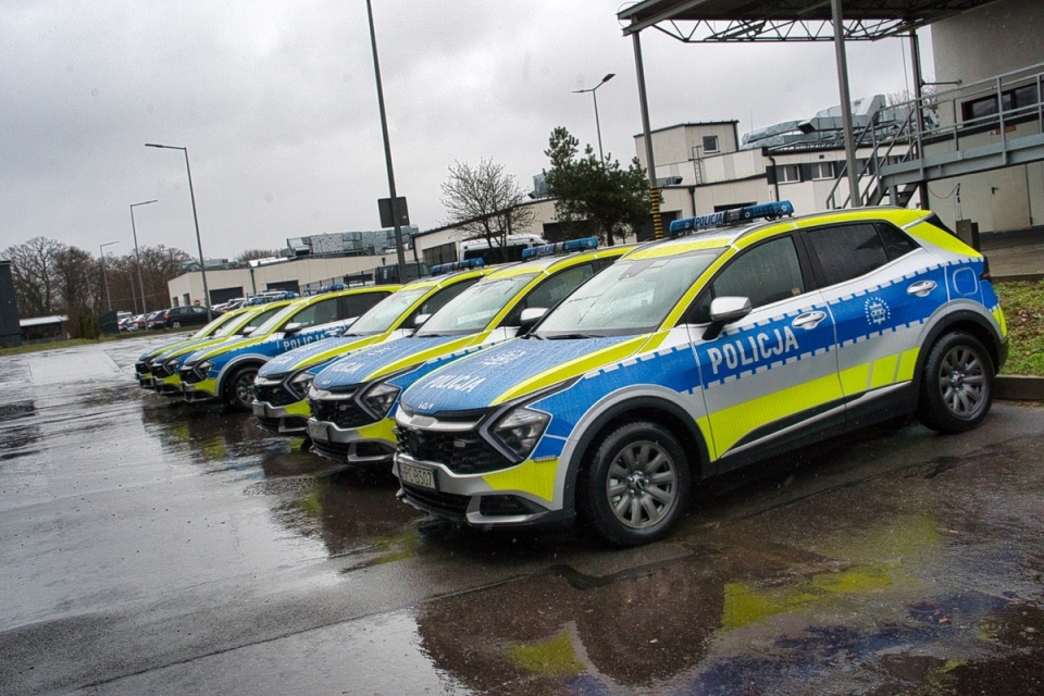 Ponad 40 oznakowanych i nieoznakowanych nowych radiowozów oraz pojazdów wartych ponad 6,5 miliona złotych wyjedzie wkrótce na ulice miast w kilku powiatach województwa kujawsko-pomorskiego/fot. Policja