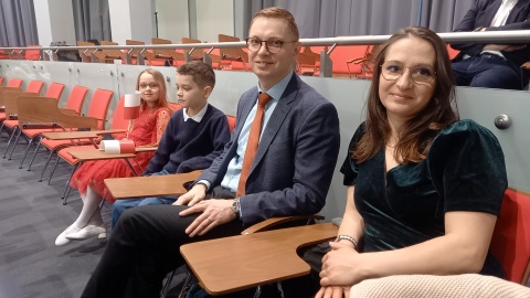 Wojewoda kujawsko-pomorski Michał Sztybel wręczył 44 osobom postanowienia o nadaniu obywatelstwa polskiego/fot. Tatiana Adonis