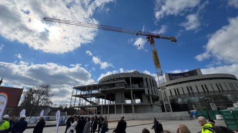 Uroczystość zawieszenia wiechy na dachu czwartego kręgu Opery Nova/fot. Izabela Langner