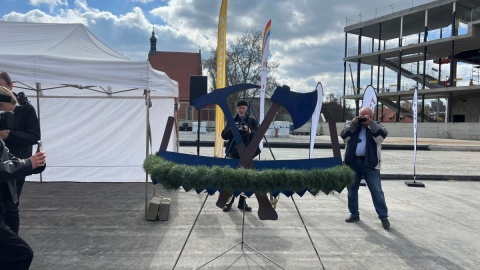 Uroczystość zawieszenia wiechy na dachu czwartego kręgu Opery Nova/fot. Izabela Langner