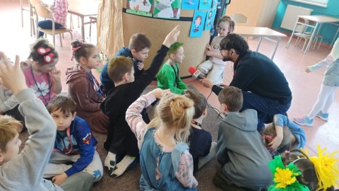 Dzień Szalonych Fryzur zorganizowały w Szkole Podstawowej nr 3 w Toruniu nauczycielki ze świetlicy, które także włączyły się w akcję. Okazja? Prima Aprilis!/fot. Agnieszka Smoleń