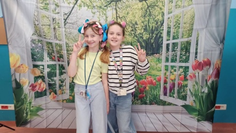 Dzień Szalonych Fryzur zorganizowały w Szkole Podstawowej nr 3 w Toruniu nauczycielki ze świetlicy, które także włączyły się w akcję. Okazja? Prima Aprilis!/fot. Agnieszka Smoleń