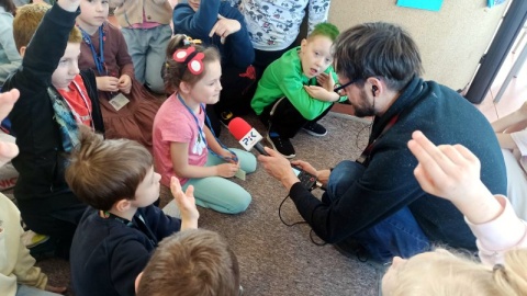 Dzień Szalonych Fryzur zorganizowały w Szkole Podstawowej nr 3 w Toruniu nauczycielki ze świetlicy, które także włączyły się w akcję. Okazja? Prima Aprilis!/fot. Agnieszka Smoleń