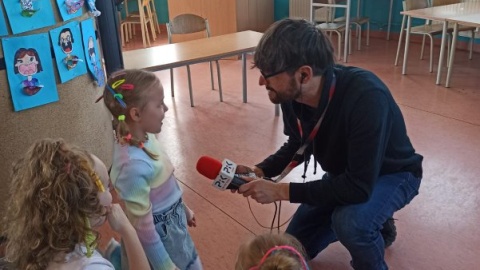 Dzień Szalonych Fryzur zorganizowały w Szkole Podstawowej nr 3 w Toruniu nauczycielki ze świetlicy, które także włączyły się w akcję. Okazja? Prima Aprilis!/fot. Agnieszka Smoleń