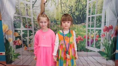 Dzień Szalonych Fryzur zorganizowały w Szkole Podstawowej nr 3 w Toruniu nauczycielki ze świetlicy, które także włączyły się w akcję. Okazja? Prima Aprilis!/fot. Agnieszka Smoleń