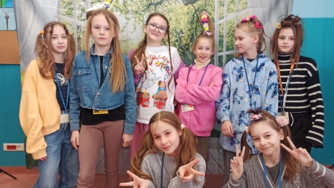 Dzień Szalonych Fryzur zorganizowały w Szkole Podstawowej nr 3 w Toruniu nauczycielki ze świetlicy, które także włączyły się w akcję. Okazja? Prima Aprilis!/fot. Agnieszka Smoleń