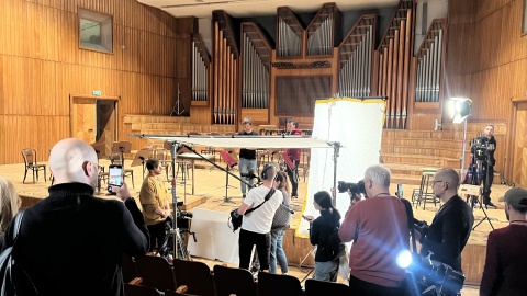 Filharmonia Pomorska, Park Kazimierza Wielkiego, a nawet siedziba Polskiego Radia PiK – te i wiele innych znanych lokalizacji będzie planem filmu powstającego w Bydgoszczy. Produkcja o roboczym tytule „Morderstwo w Filharmonii" już nabiera kształtów, o czym w czasie dnia prasowego opowiedział reżyser Maciej Hydr/fot. Izabela Langner