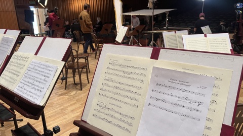 Filharmonia Pomorska, Park Kazimierza Wielkiego, a nawet siedziba Polskiego Radia PiK – te i wiele innych znanych lokalizacji będzie planem filmu powstającego w Bydgoszczy. Produkcja o roboczym tytule „Morderstwo w Filharmonii" już nabiera kształtów, o czym w czasie dnia prasowego opowiedział reżyser Maciej Hydr/fot. Izabela Langner