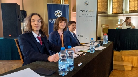 Finałowy pojedynek w ramach Bydgoskiej Ligi Debat. / Fot. Tatiana Adonis