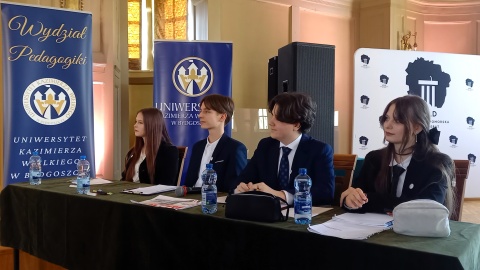 Finałowy pojedynek w ramach Bydgoskiej Ligi Debat. / Fot. Tatiana Adonis