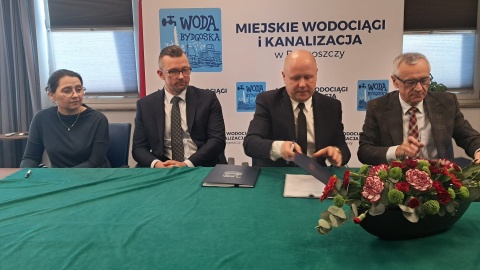 Miejskie Wodociągi i Kanalizacja w Bydgoszczy podpisały dzisiaj umowę z wykonawcą na rozbudowę obecnego laboratorium/fot: Damian Klich