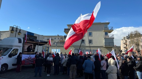 Konfederacja, Ruch Narodowy, stowarzyszenie „Wspólnie dla Włocławka", oraz Prawo i Sprawiedliwość zorganizowały we Włocławku - w jednym miejscu i w jednym czasie - pikiety przeciwko imigrantom/fot. Marek Ledwosiński