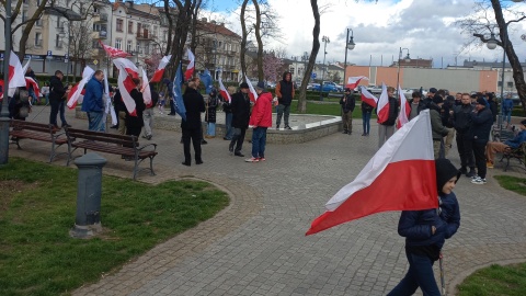 Konfederacja, Ruch Narodowy, stowarzyszenie „Wspólnie dla Włocławka", oraz Prawo i Sprawiedliwość zorganizowały we Włocławku - w jednym miejscu i w jednym czasie - pikiety przeciwko imigrantom/fot. Marek Ledwosiński