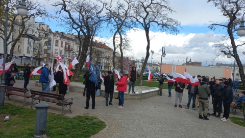 Konfederacja, Ruch Narodowy, stowarzyszenie „Wspólnie dla Włocławka", oraz Prawo i Sprawiedliwość zorganizowały we Włocławku - w jednym miejscu i w jednym czasie - pikiety przeciwko imigrantom/fot. Marek Ledwosiński