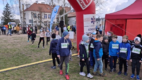 Kilkaset osób - dorośli i dzieci - wzięło udział w I Biegu Orszy. Wydarzenie zorganizowano przy szkole podstawowej w Wałdowie Szlacheckim koło Grudziądza/fot. Marcin Doliński