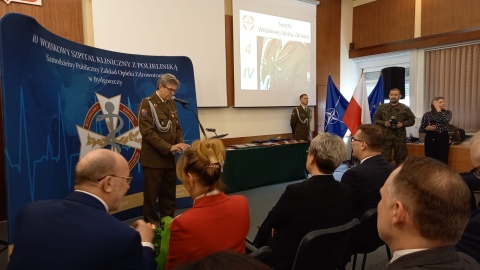 Oficjalne otwarcie robotycznej sali operacyjnej, wręczenie nagród i wyróżnień oraz aktów mianowania na wyższe stopnie wojskowe - to część bydgoskich uroczystości w ramach Święta Wojskowej Służby Zdrowia/fot. Agata Raczek