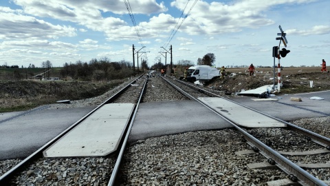 Kierowca busa nie żyje. Nikt z pasażerów pociągu nie ucierpiał. / Fot. KP PSP w Świeciu