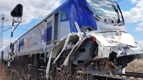 Kierowca busa nie żyje. Nikt z pasażerów pociągu nie ucierpiał. / Fot. KP PSP w Świeciu