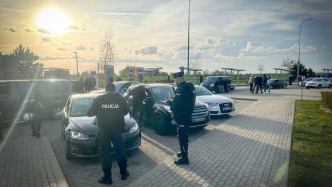 Mundurowi odkryli miejsce zbiórki i skontrolowali kolumnę 17 pojazdów/fot. materiały policji