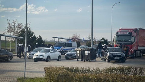 Mundurowi odkryli miejsce zbiórki i skontrolowali kolumnę 17 pojazdów/fot. materiały policji
