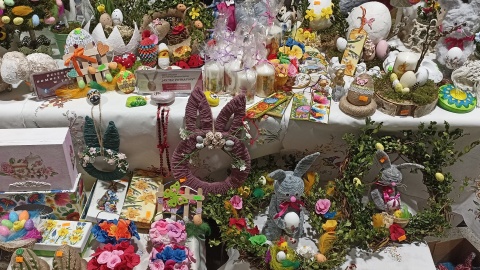 36. raz w Urzędzie Marszałkowskim w Toruniu zorganizowano wystawę i kiermasz rękodzieła artystycznego „My też potrafimy”/fot: Monika Kaczyńska