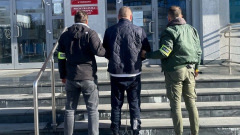 Ponad 13 ton liści tytoniu oraz krajanki tytoniowej bez polskich znaków akcyzy zabezpieczyli w powiecie ciechanowskim bydgoscy policjanci wspólnie z funkcjonariuszami z Kujawsko-Pomorskiego Urzędu Celno-Skarbowego w Toruniu/fot. Policja