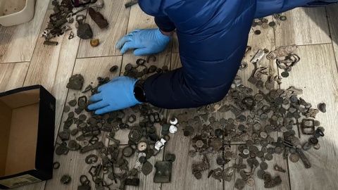 Znaleziska 46-latka z Chełmna trafiły do policyjnego magazynu dowodów rzeczowych/fot: KWP w Bydgoszczy