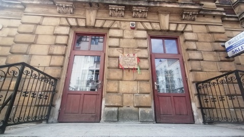 Premiera tego projektu odbyła się trzy lata temu. Teraz, w 160. rocznicę urodzin artystki, które przypadają 15 kwietnia - aktorka Agnieszka Niezgoda ponownie wciela się w rolę malarki Olgi Boznańskiej. Jej galerię, pracownie oraz mieszkanie stworzyła w wynajętym lokalu przy ulicy Sienkiewicza 13 w Toruniu/fot. Iwona Muszytowska-Rzeszotek