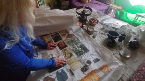 Premiera tego projektu odbyła się trzy lata temu. Teraz, w 160. rocznicę urodzin artystki, które przypadają 15 kwietnia - aktorka Agnieszka Niezgoda ponownie wciela się w rolę malarki Olgi Boznańskiej. Jej galerię, pracownie oraz mieszkanie stworzyła w wynajętym lokalu przy ulicy Sienkiewicza 13 w Toruniu/fot. Iwona Muszytowska-Rzeszotek